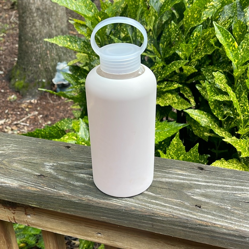 Apana Glass Water Bottle with Silicone Sleeve and Lid